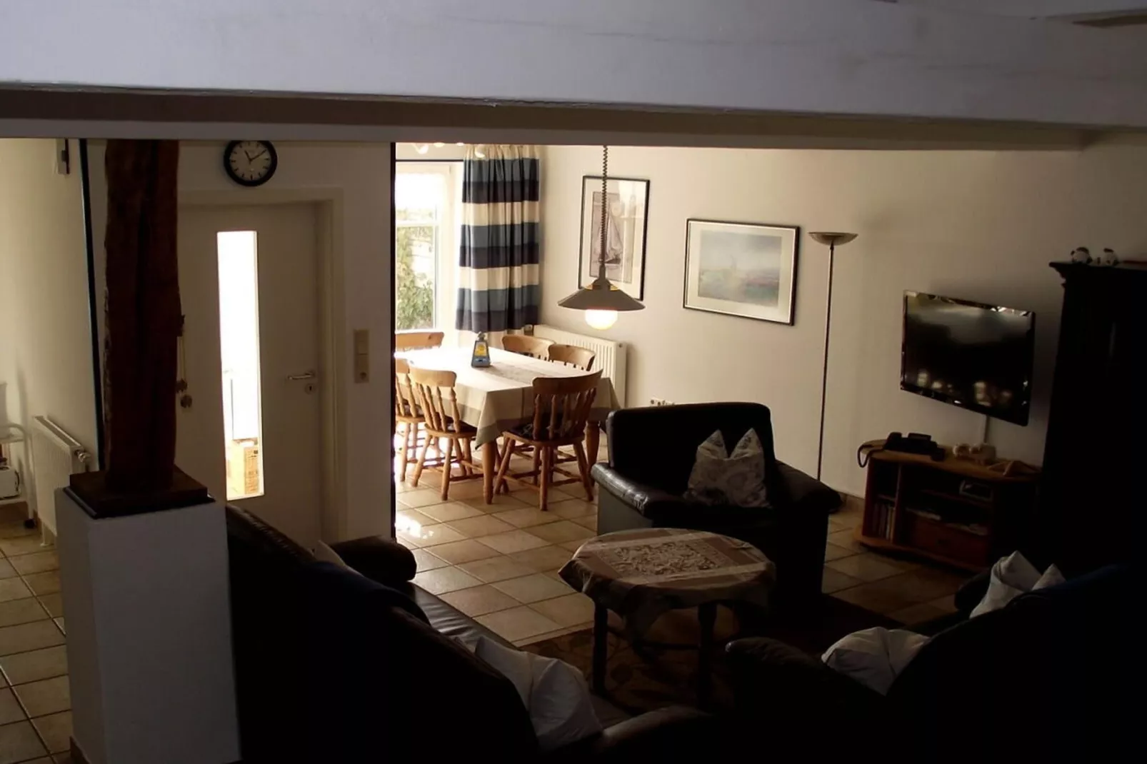 512146-Salle à manger