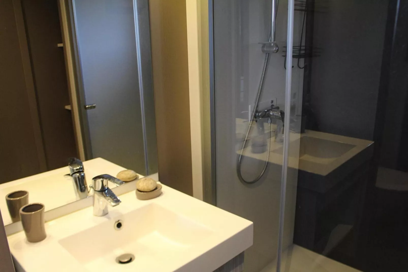 Chalet in Pomérols-Bathroom