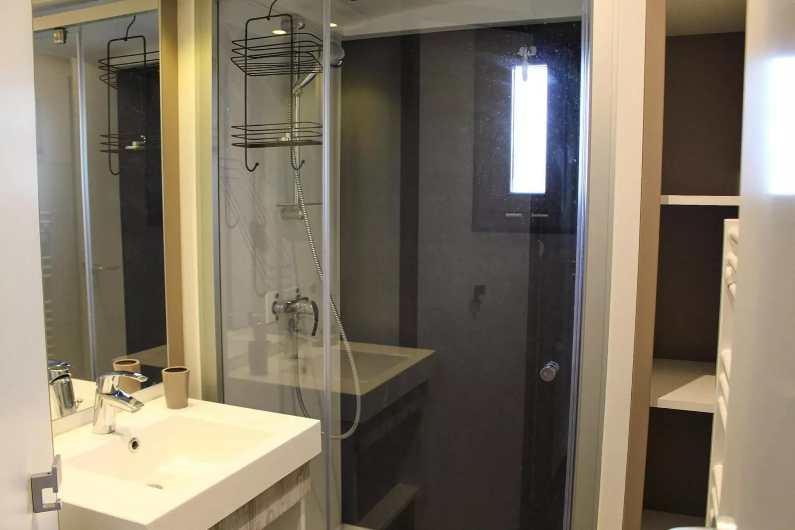 Chalet in Pomérols-Bathroom