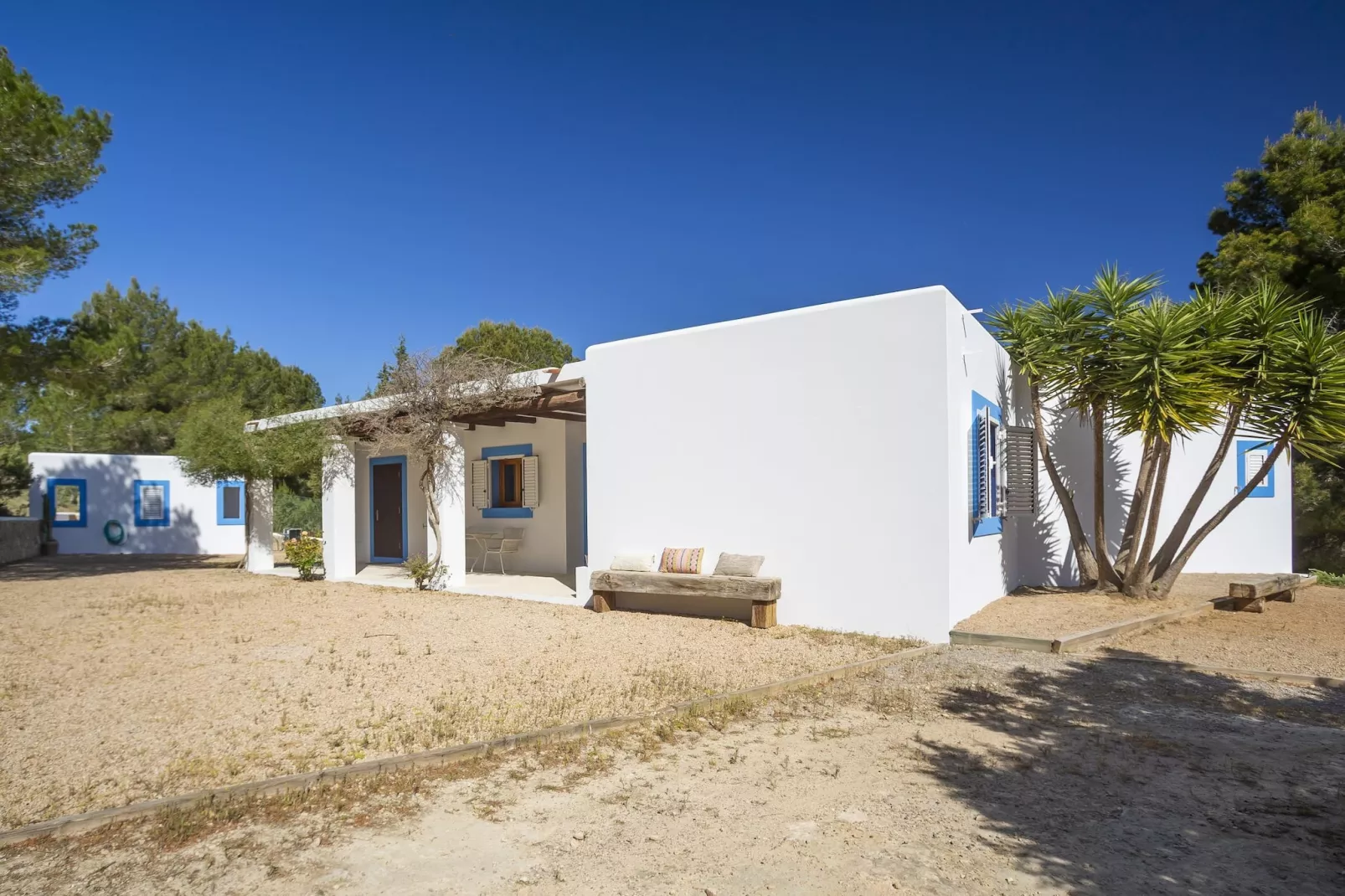 SES SAVINES - Exterior in summer