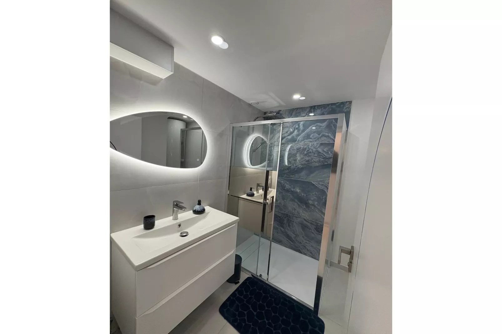 Suite Design Blue – Terrasse & Clim – Fréjus Plage-Bathroom