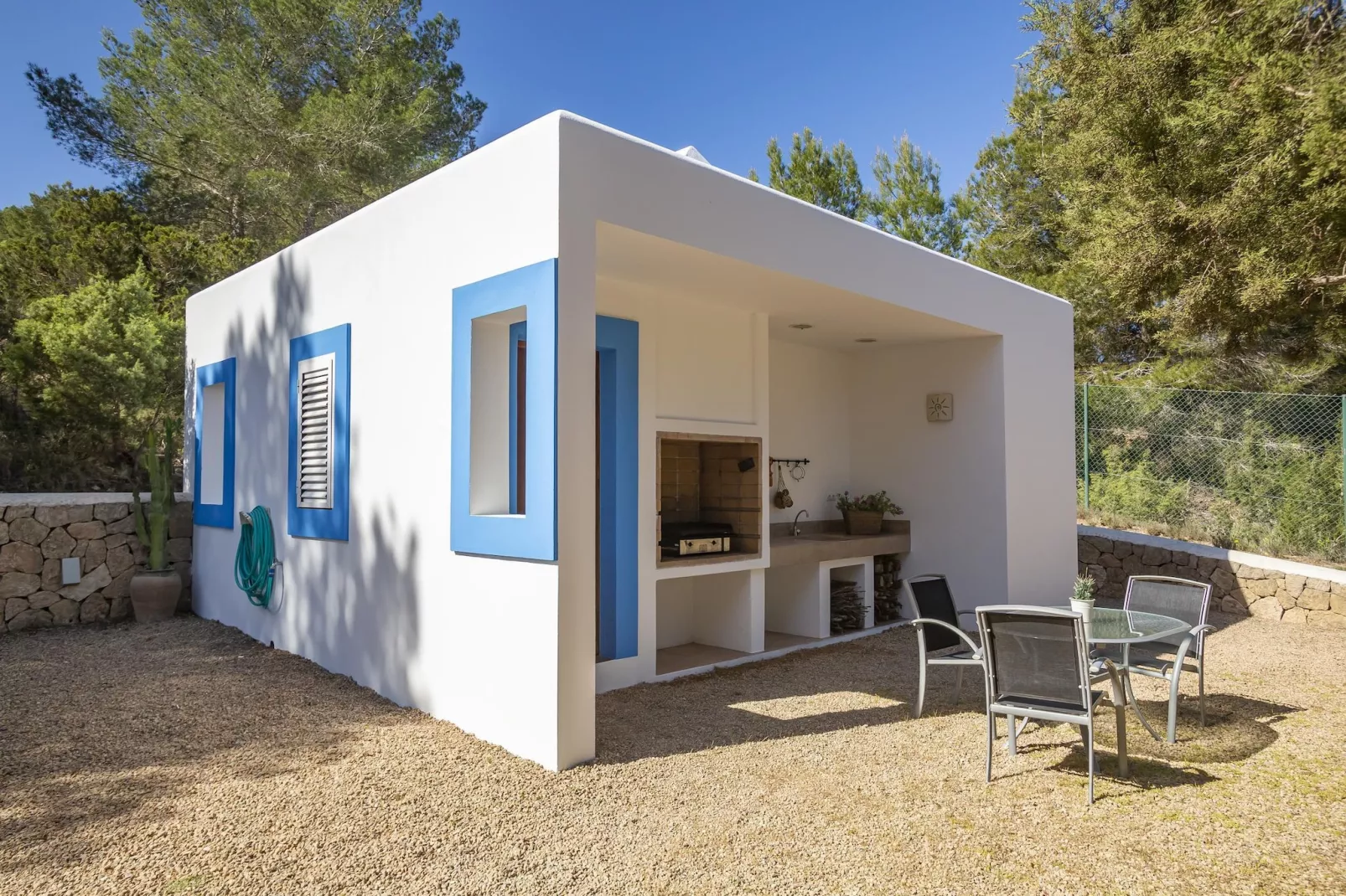 SES SAVINES - Exterior in summer