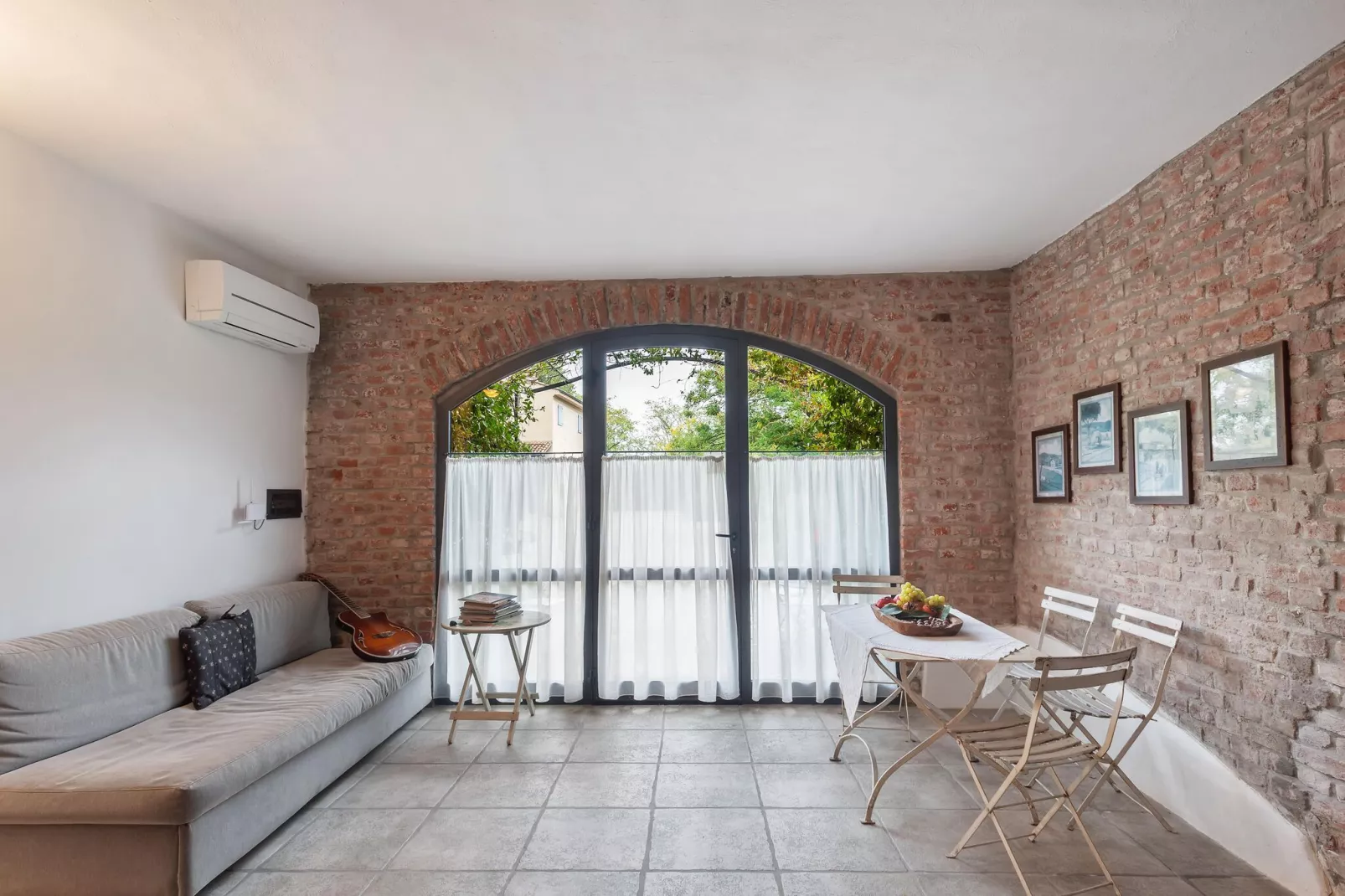 Violino Angelico 2-Living room