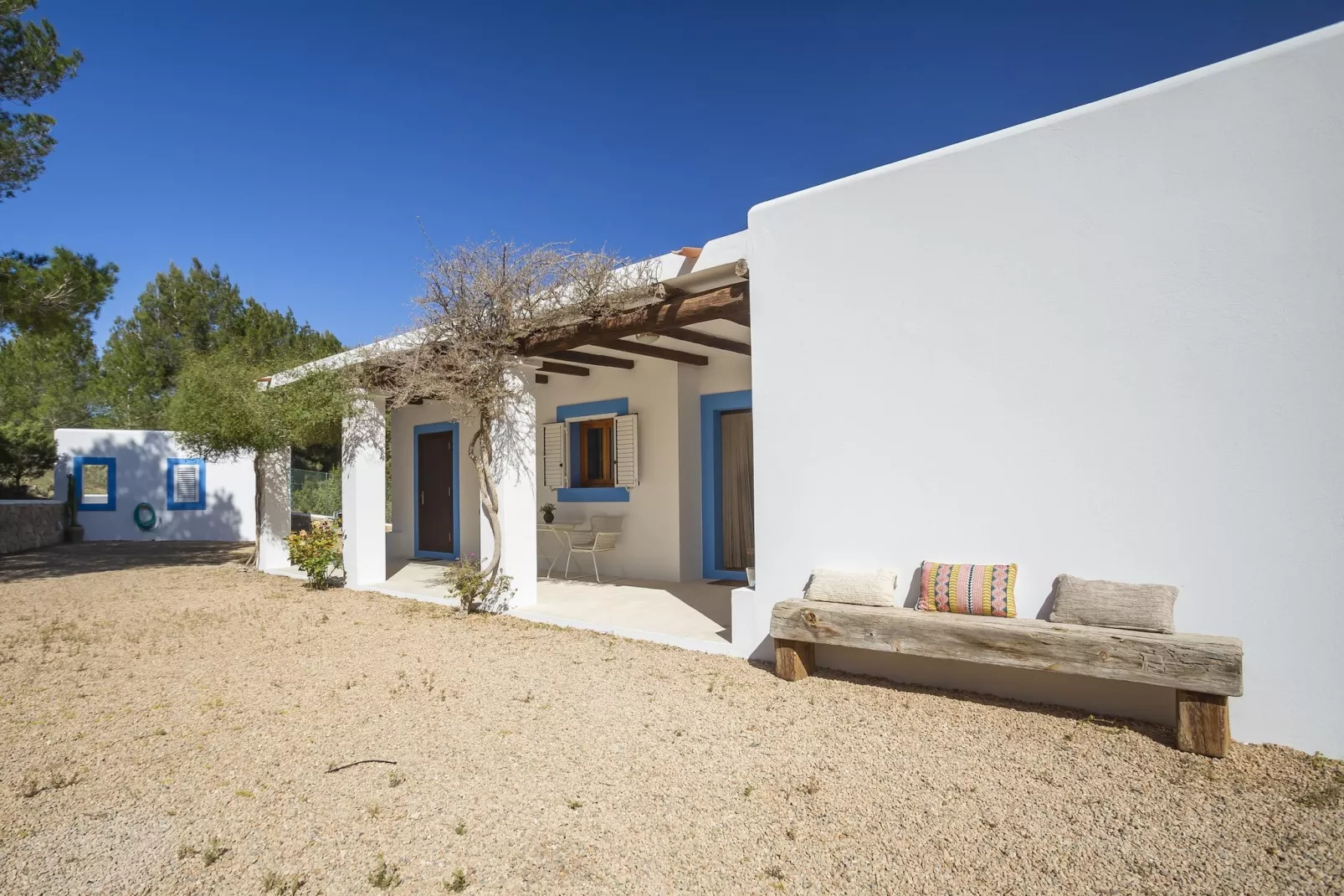 SES SAVINES - Exterior in summer