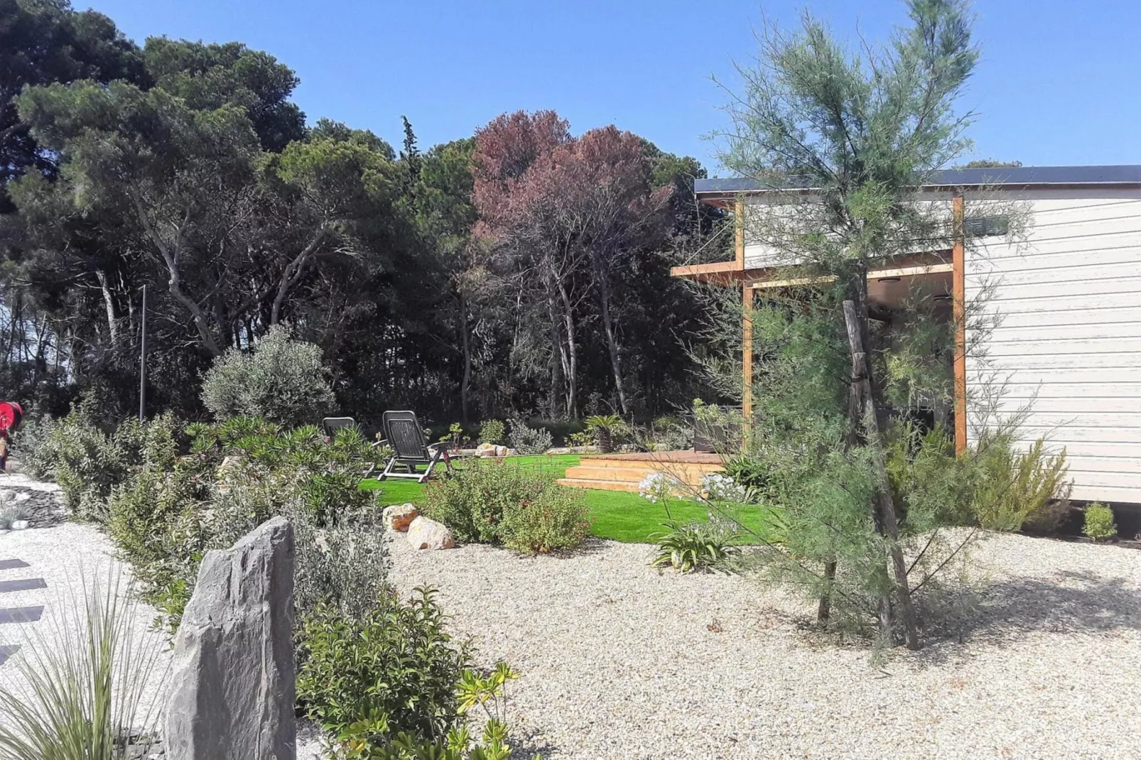 Chalet in Pomérols-Gardens in summer