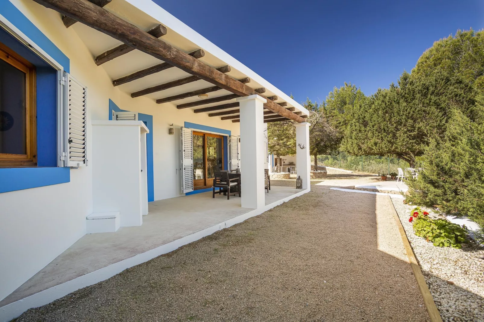 SES SAVINES - Exterior in summer