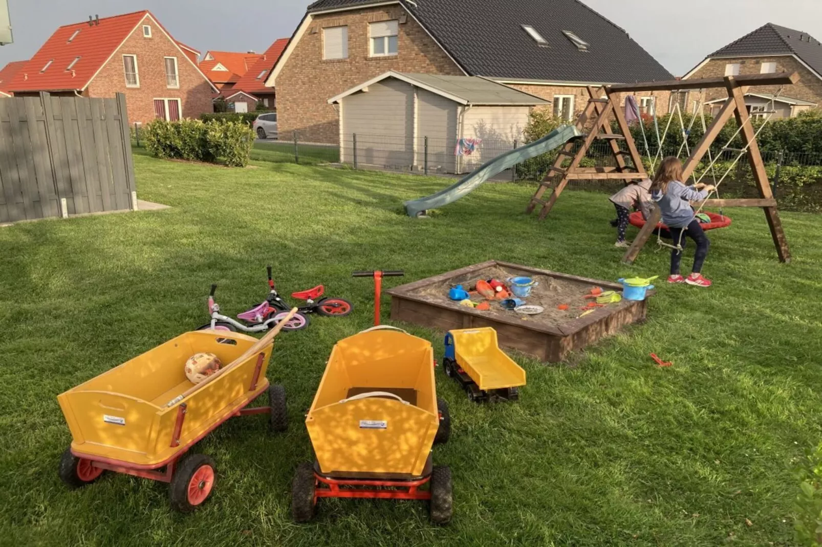 221195-Gardens in summer