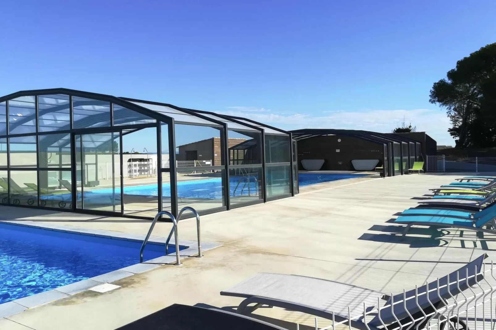 Chalet in Pomérols-Swimming pool