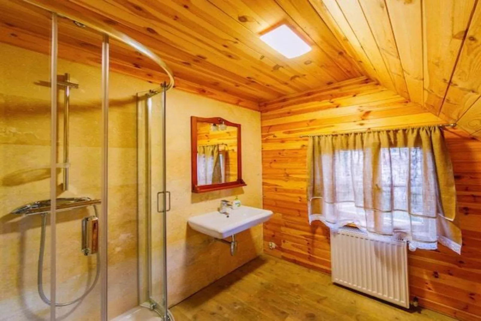 Dom przy drodze Skansen dla 8 osób Bełczna-Badezimmer