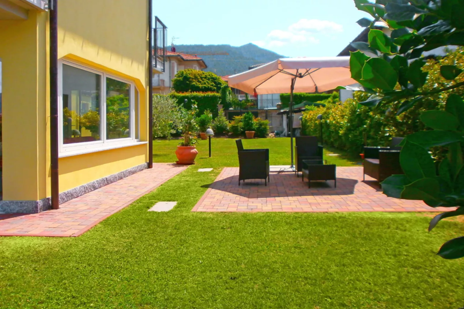 HAM - Haus am See - Gardens in summer