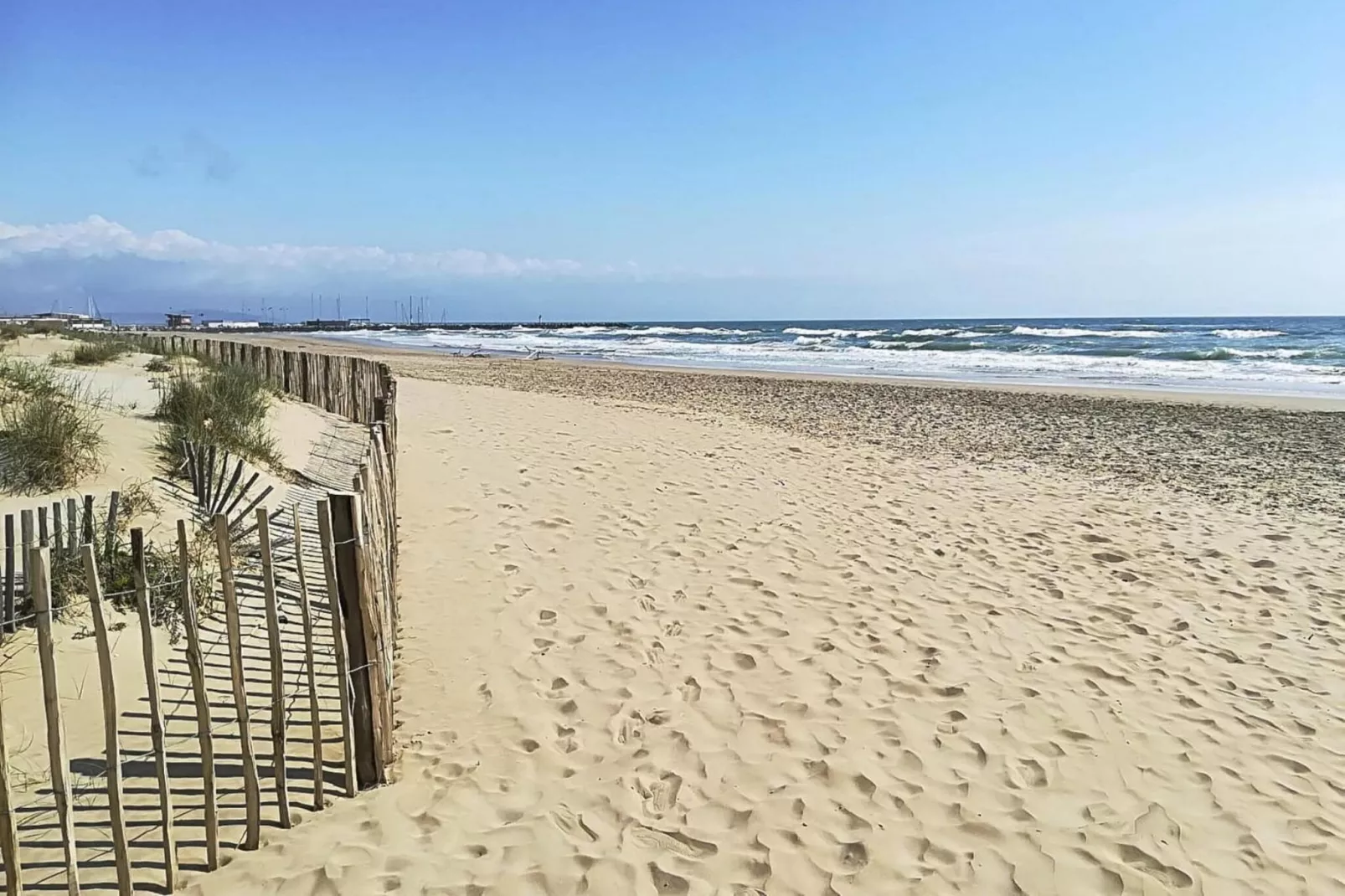 Chalet in Pomérols-Water view