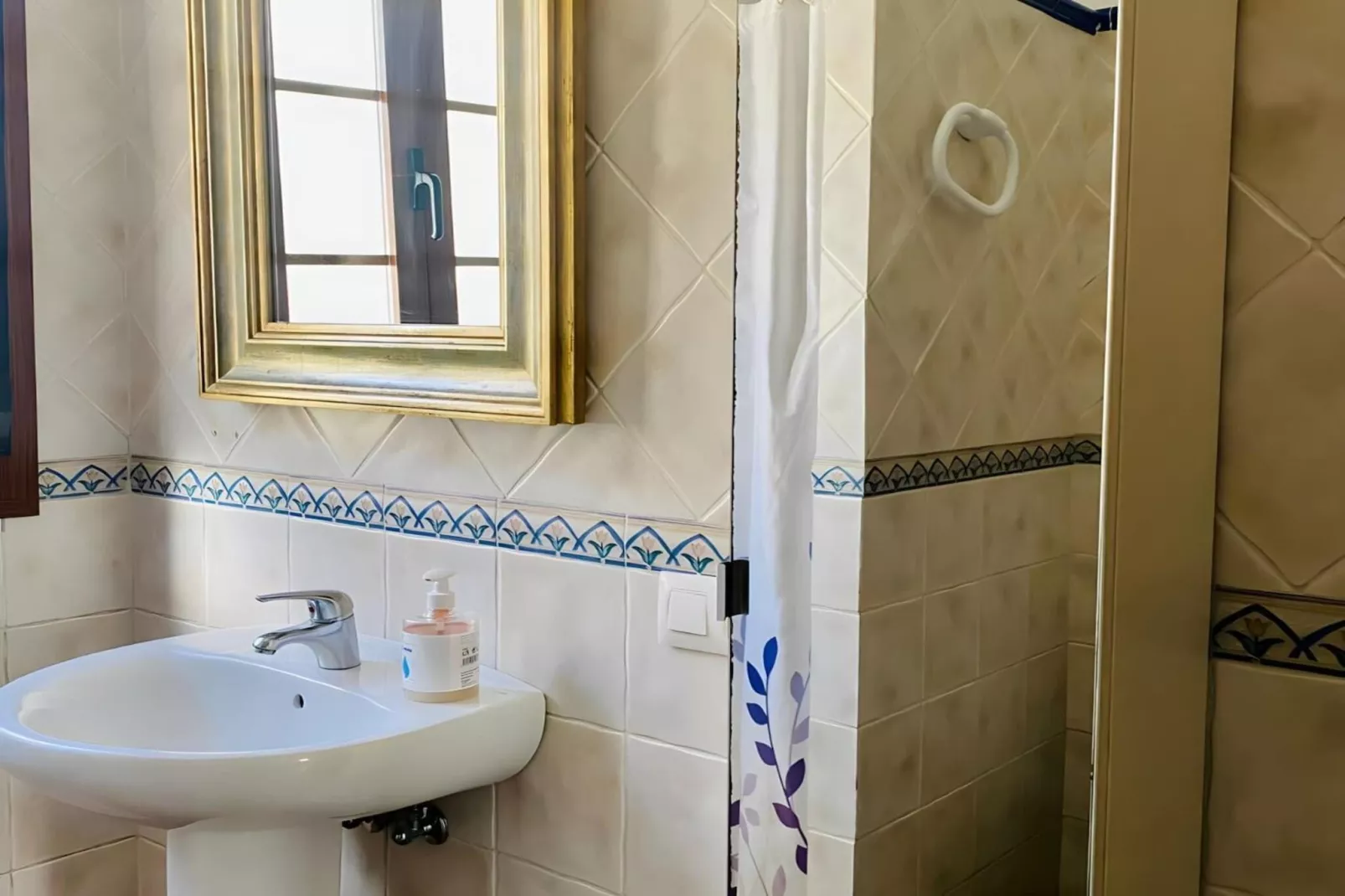 4682-+34618736920-Bathroom