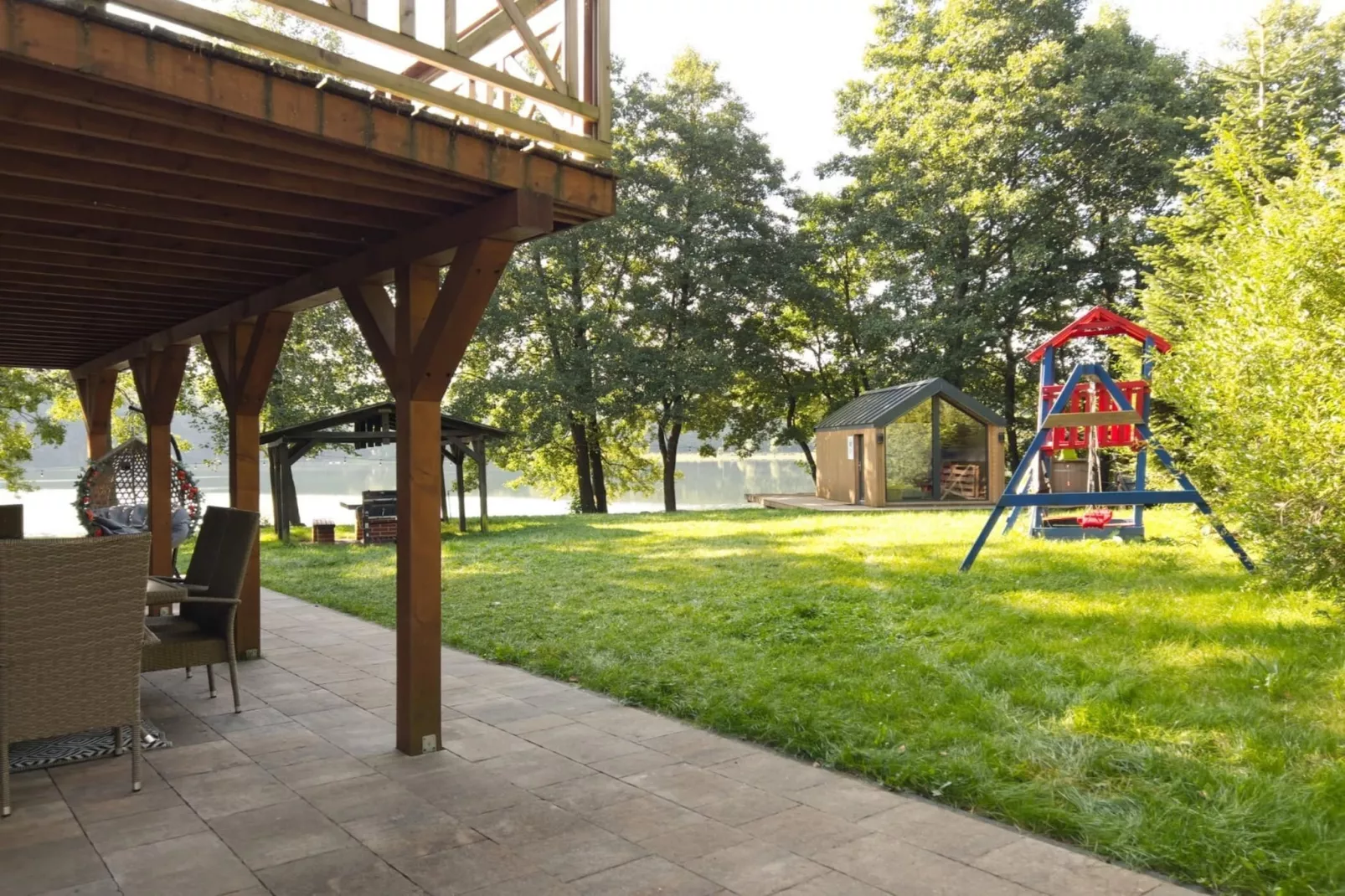 Dom wakacyjny w Starych Czaplach z dużą sauną-Garten Sommer