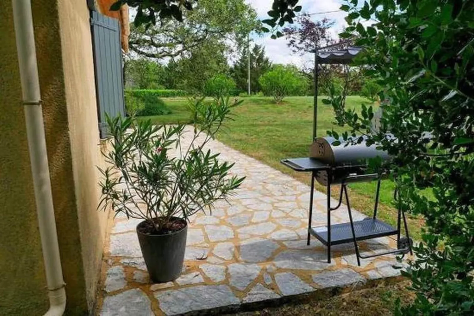 Jolie maison le Catalo - Gardens in summer