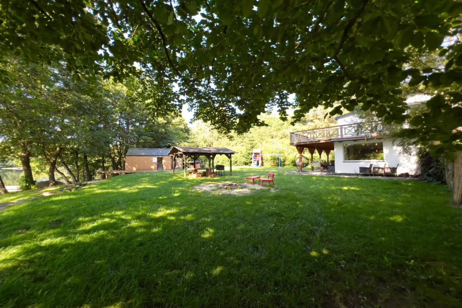 Dom wakacyjny w Starych Czaplach z dużą sauną-Garten Sommer