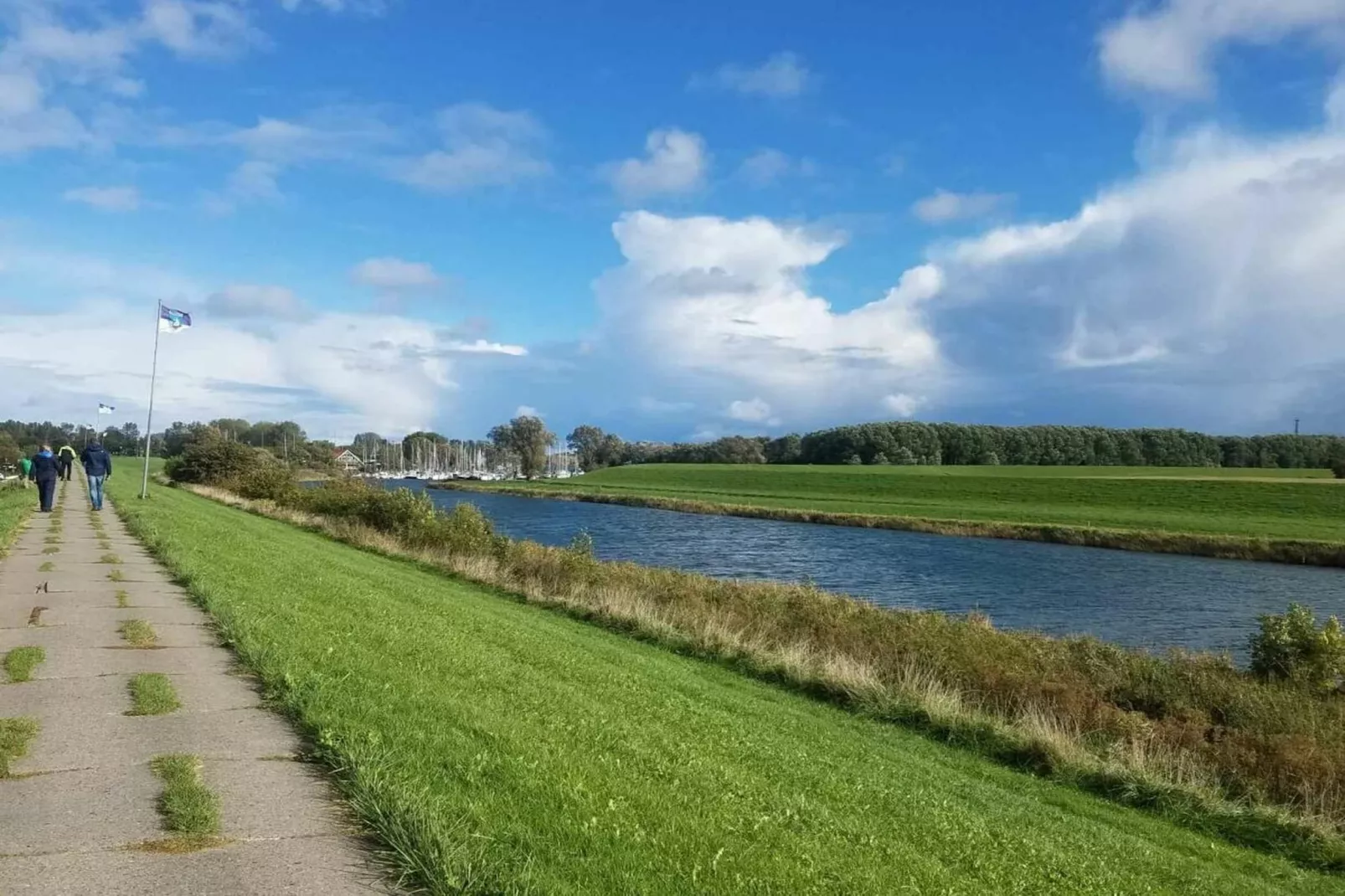 601760-Areas within 5km in summer