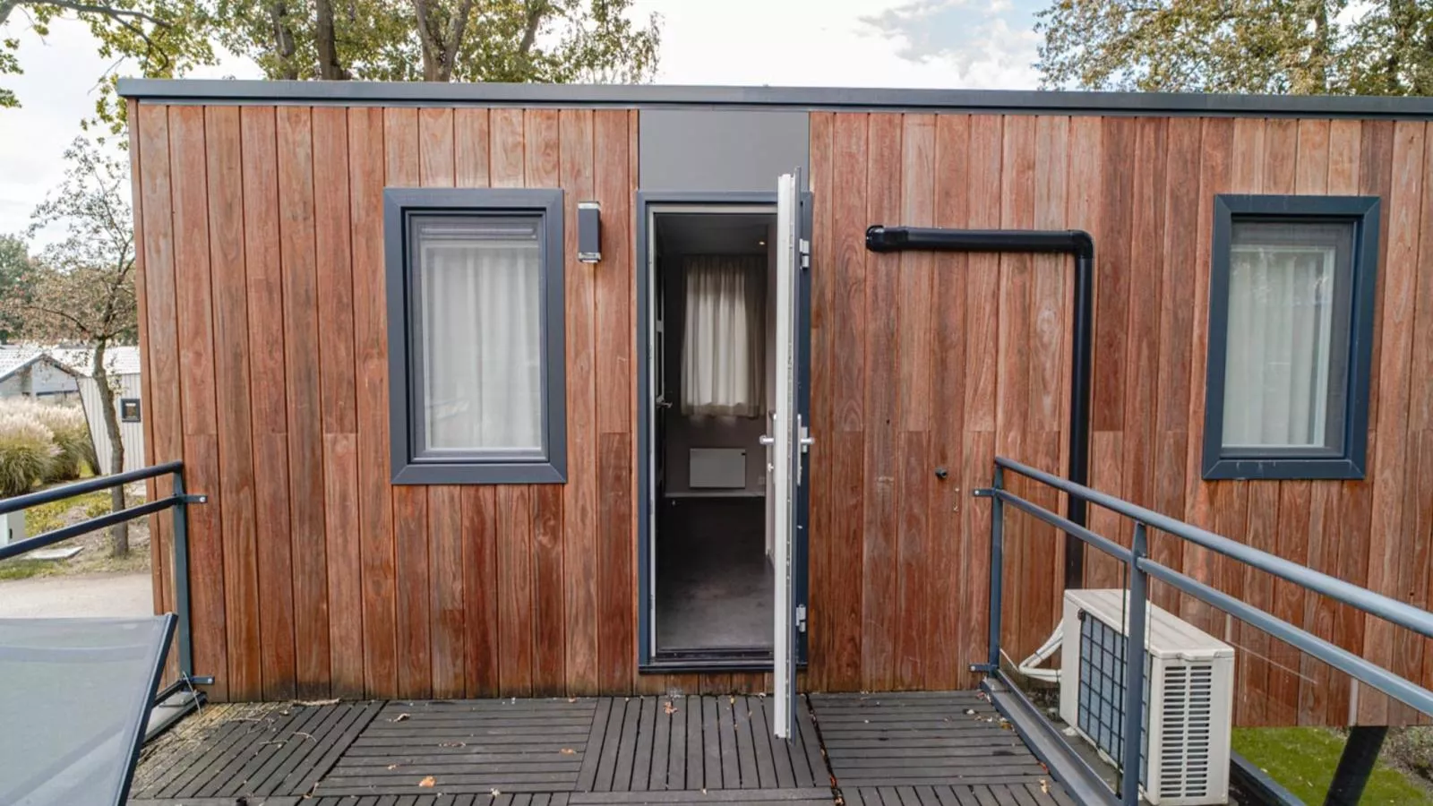 L Etage-Terrace balcony