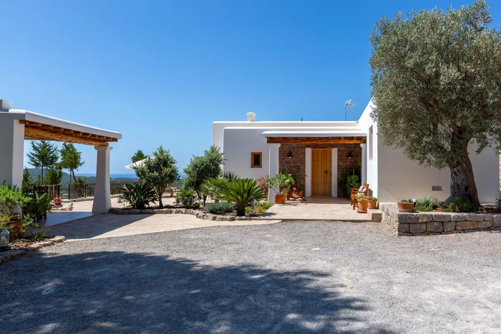 Can Sabina - Gardens in summer