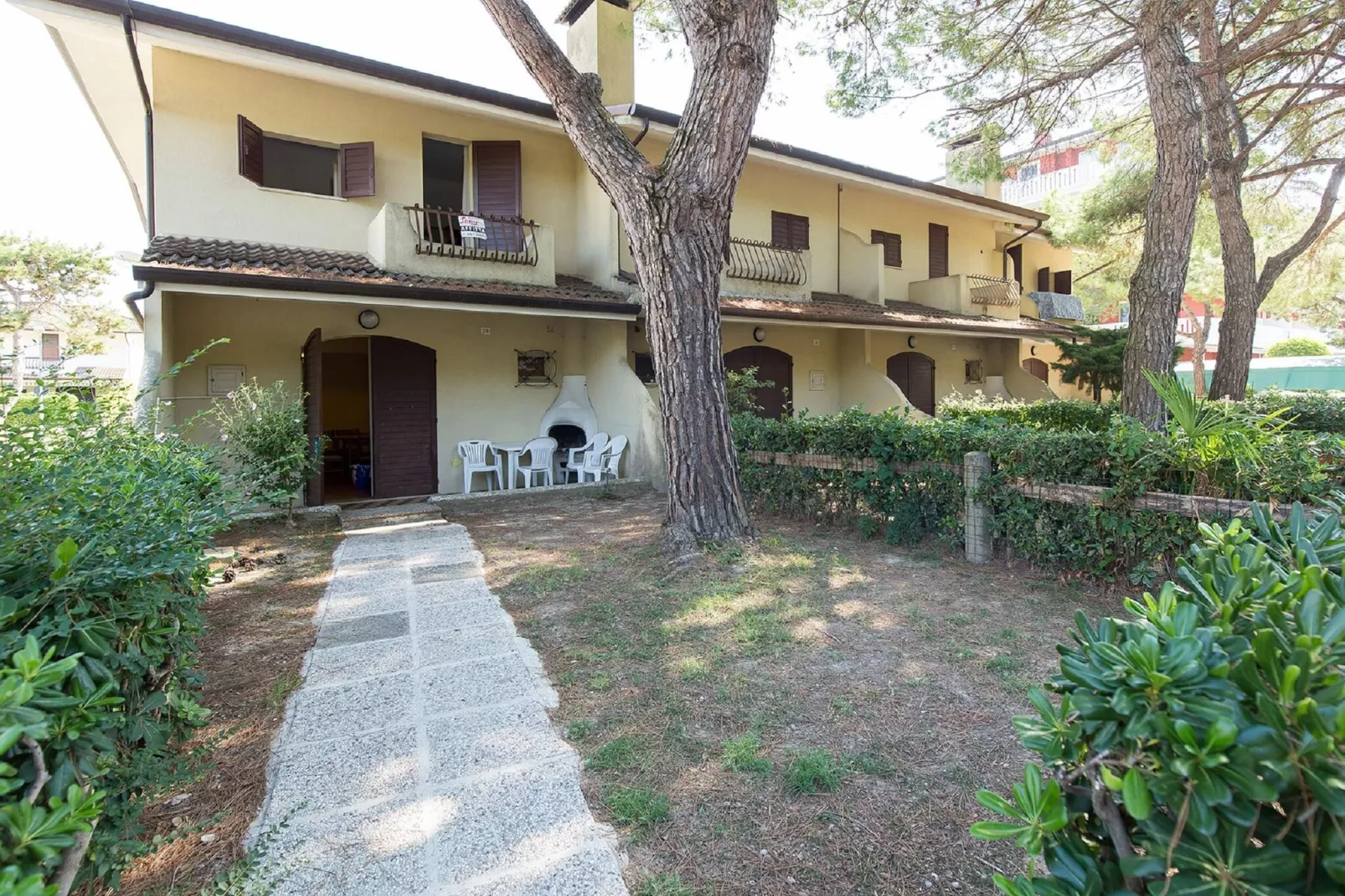 LN 33/41-Exterior summer