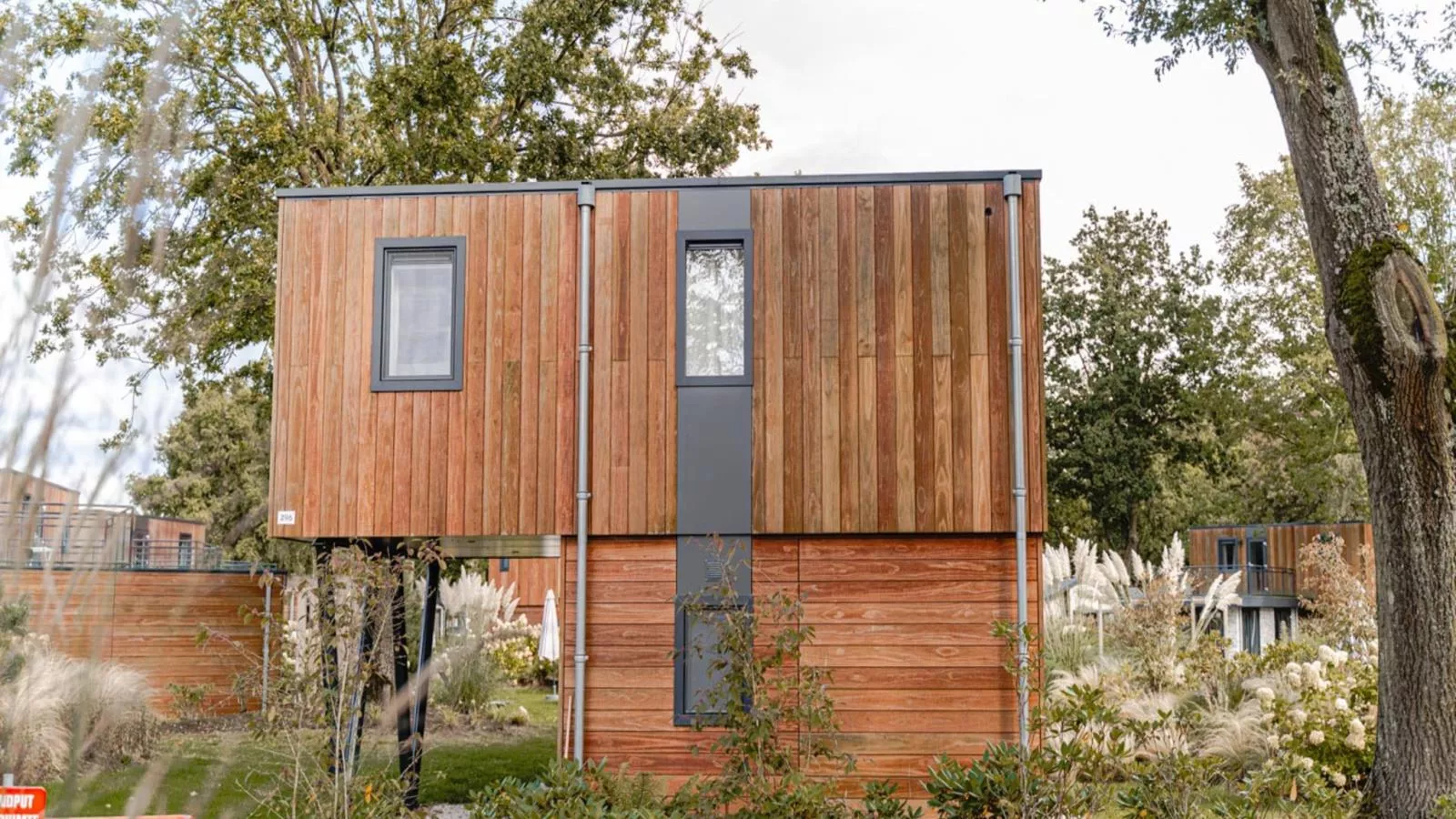 L Etage-Exterior in summer