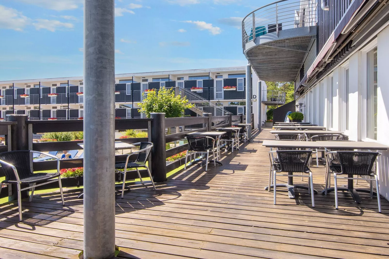 3 room,1 st floor,penthouse-Extérieur