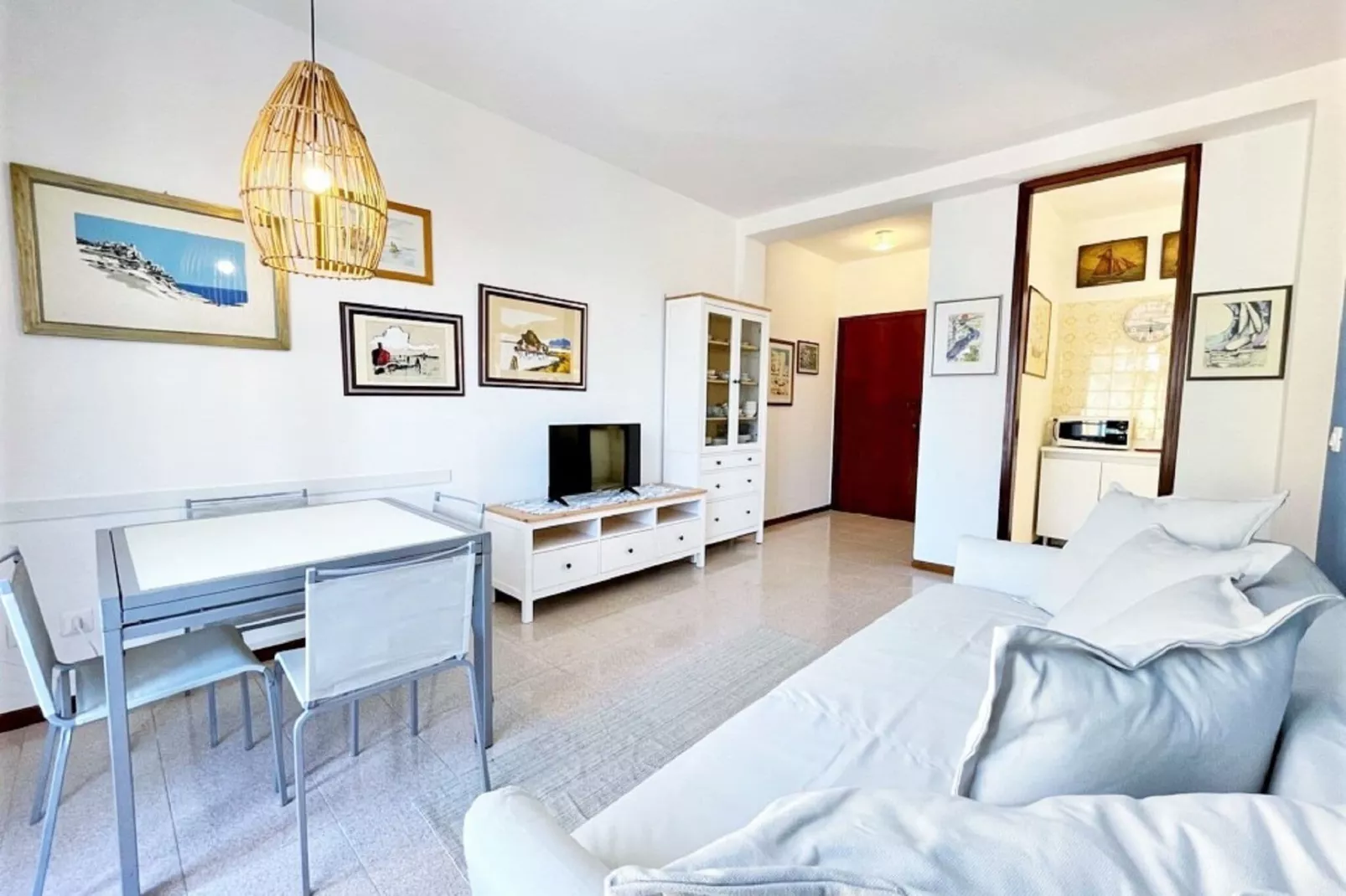 Europa D5-Living room