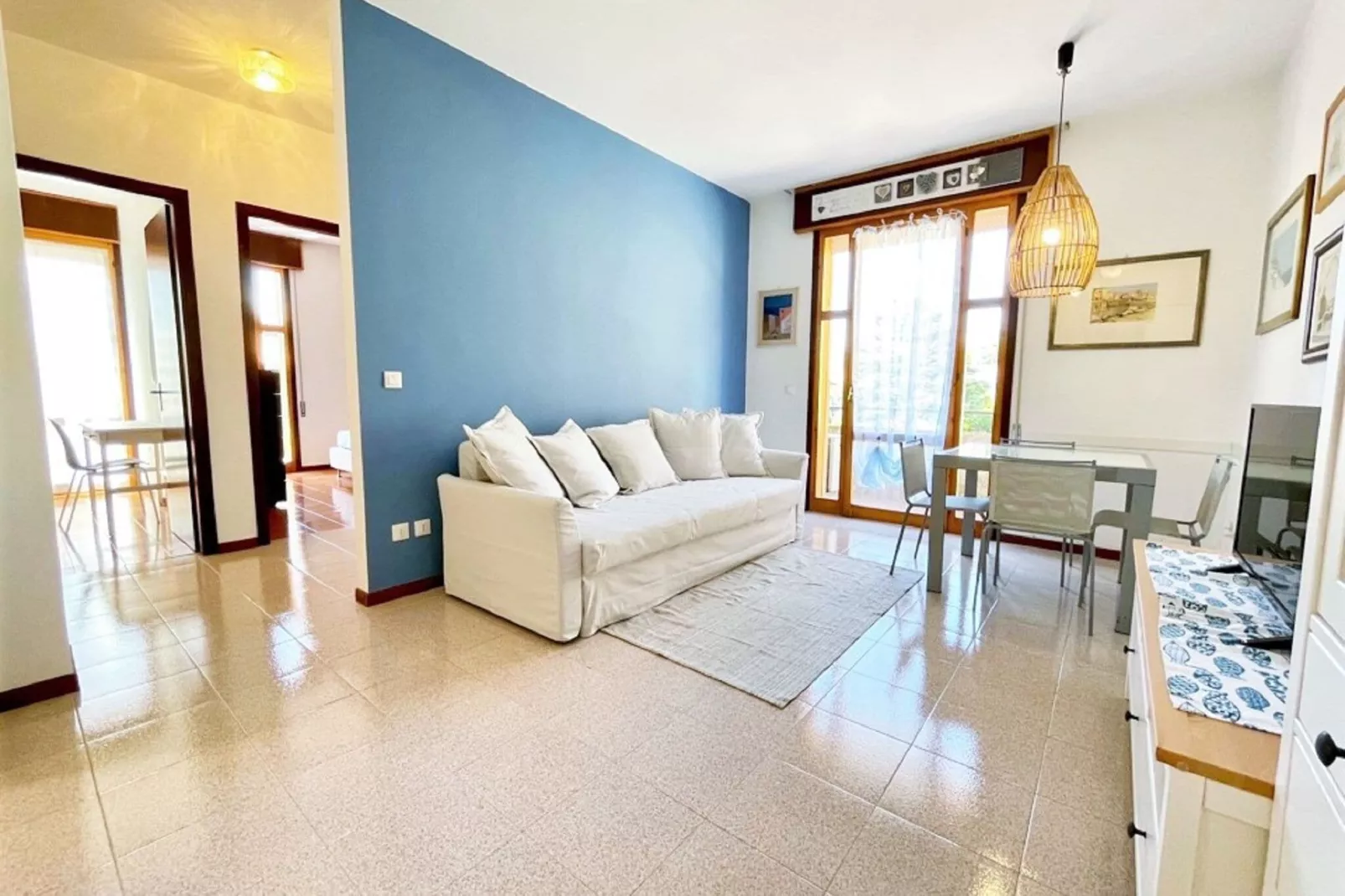 Europa D5-Living room