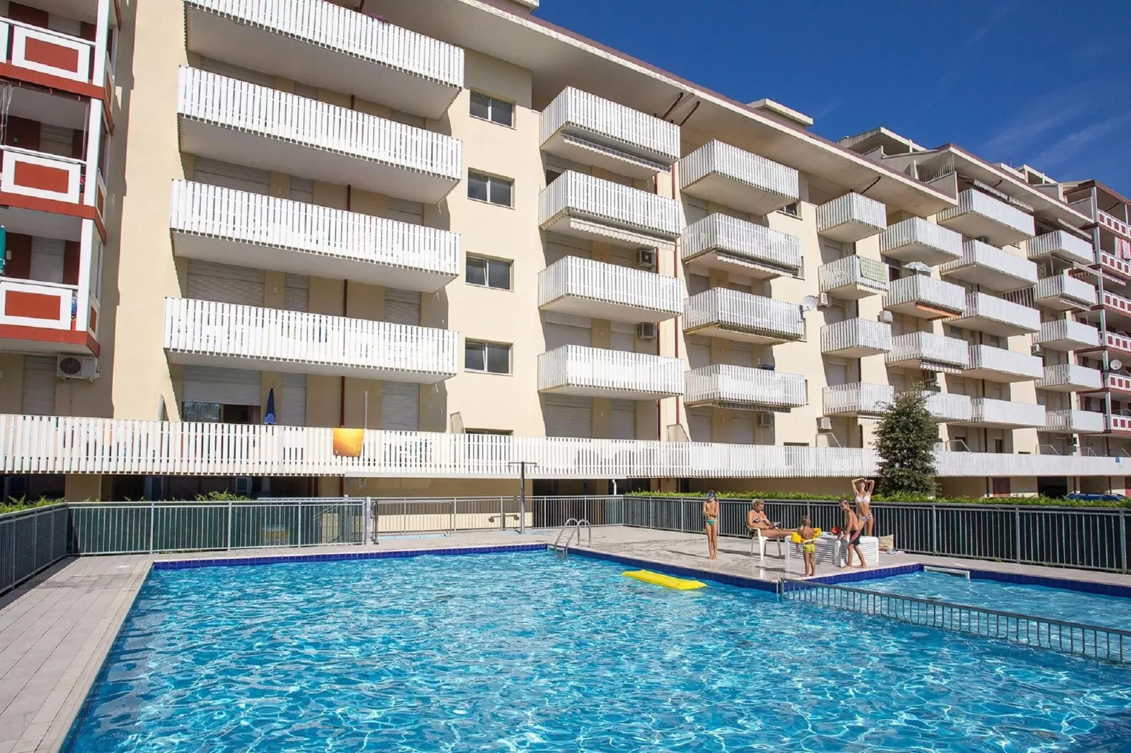 Holiday 138B-Piscine