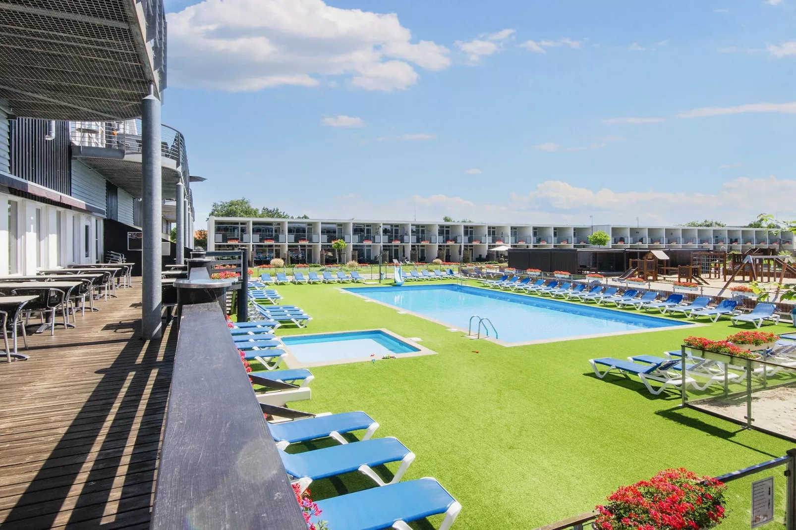 3 room,1 st floor,penthouse-Piscine