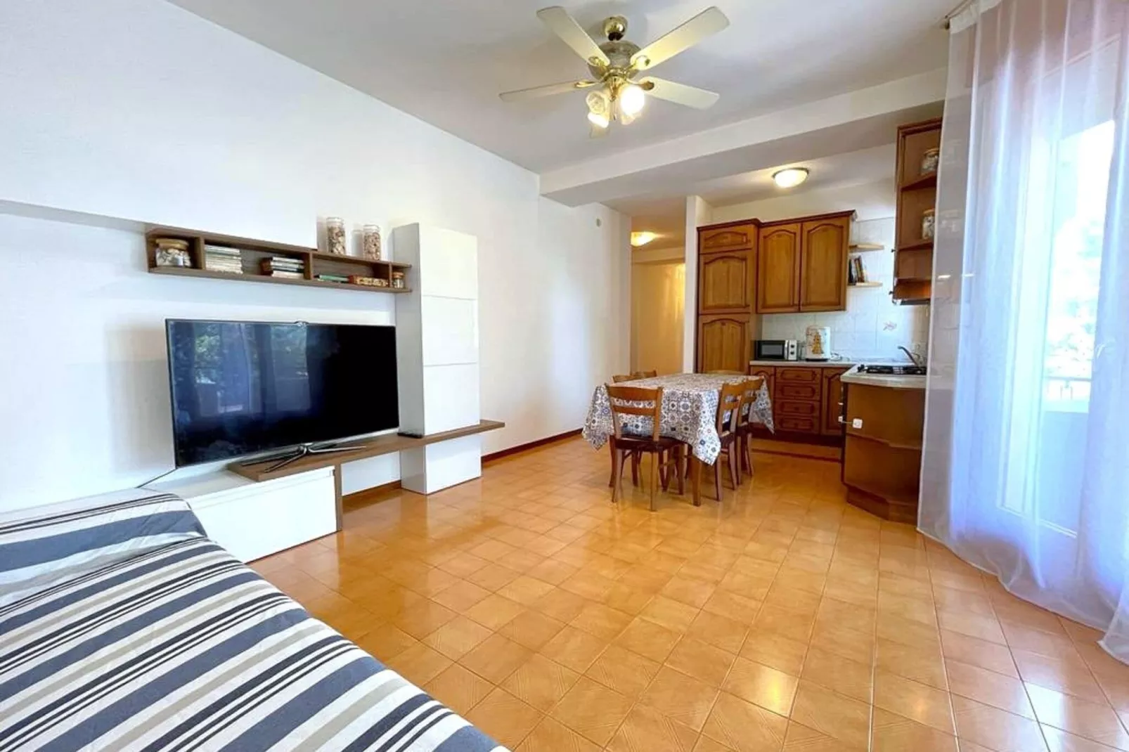 Europa C2-Living room
