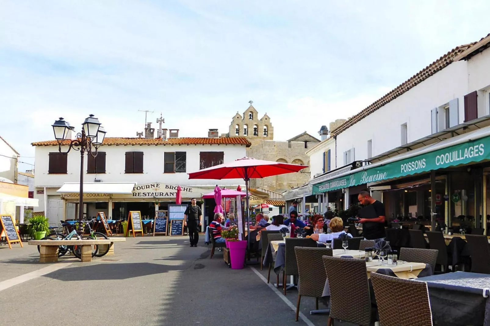 Doppelhaushälfte in Saintes-Maries-de-la-Mer-Außenbereich Sommer