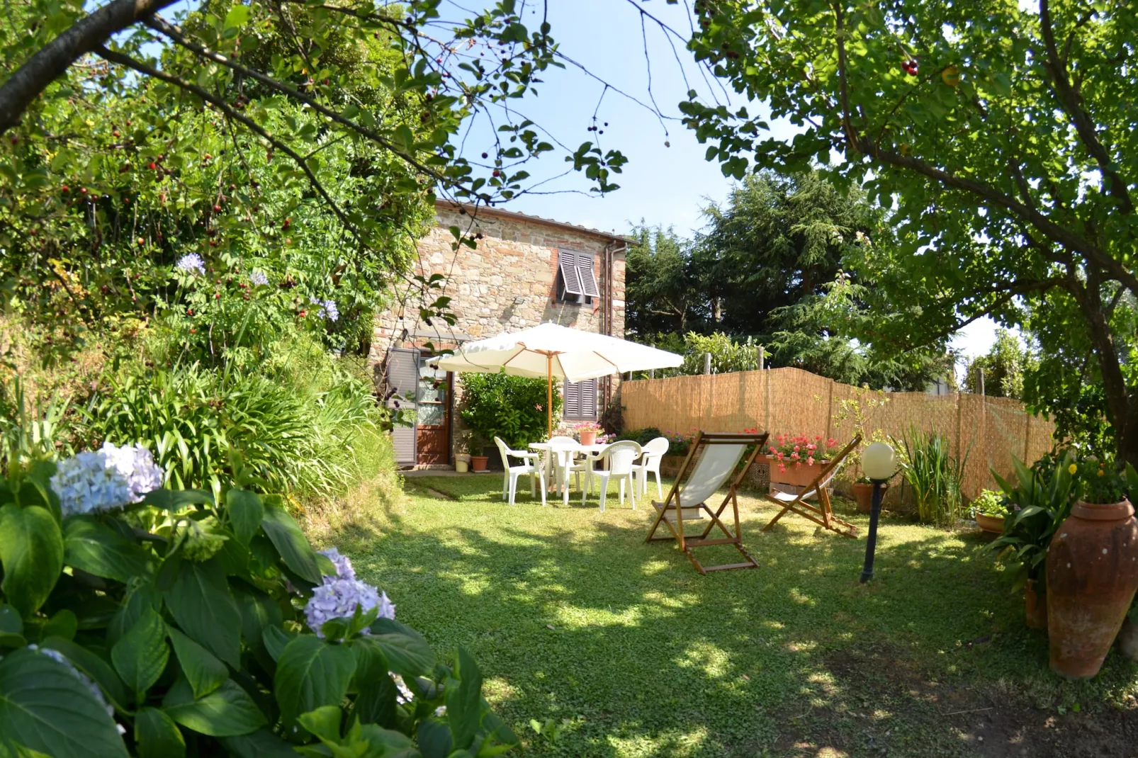 Reggella - Gardens in summer