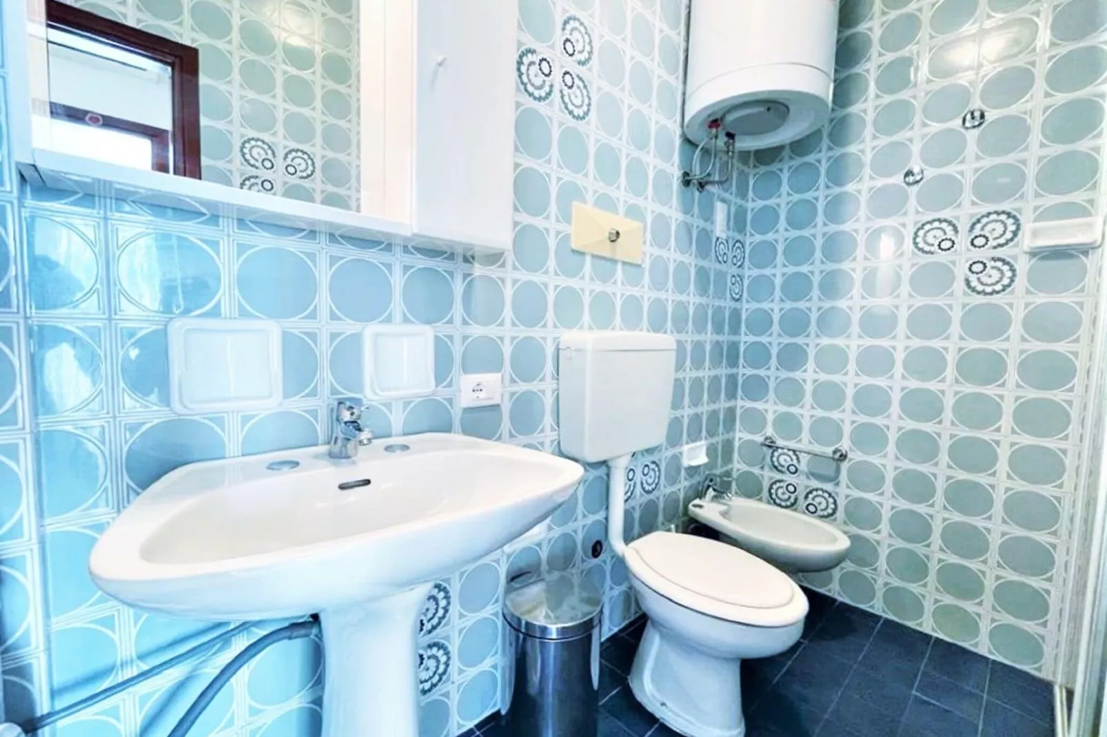 Caravella 32-Bathroom