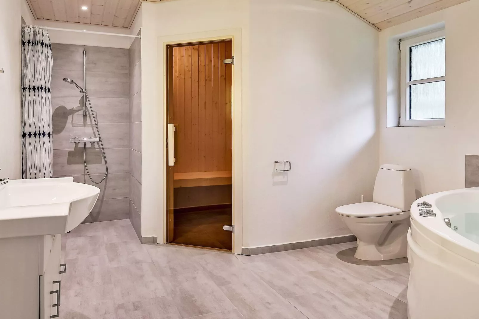 8 person holiday home in Oksbøl