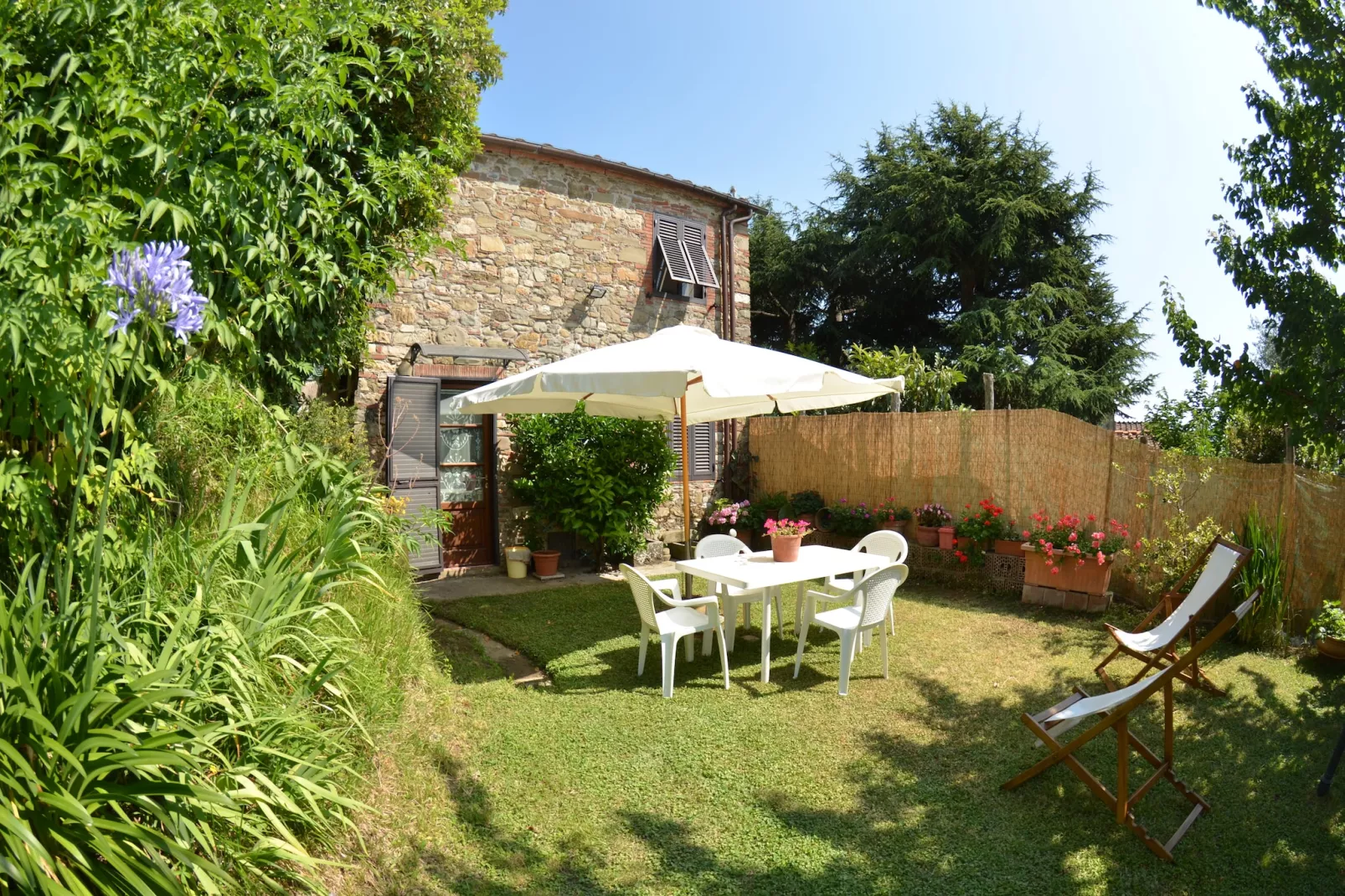 Reggella - Gardens in summer