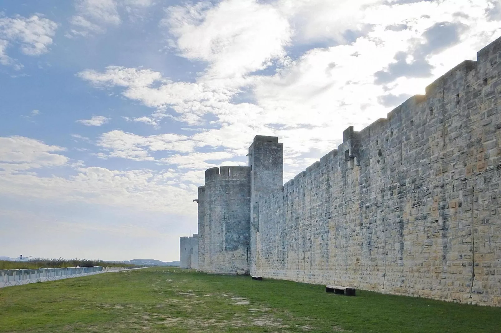 Doppelhaushälfte in Saintes-Maries-de-la-Mer-Außenbereich Sommer