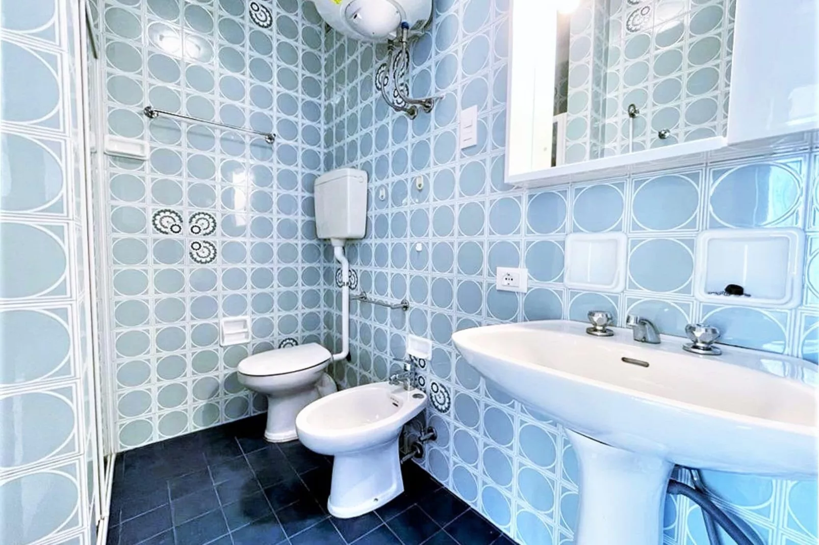 Caravella 34-Bathroom