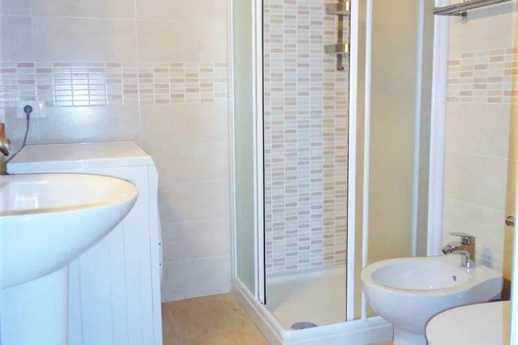 Garden 26-Bathroom
