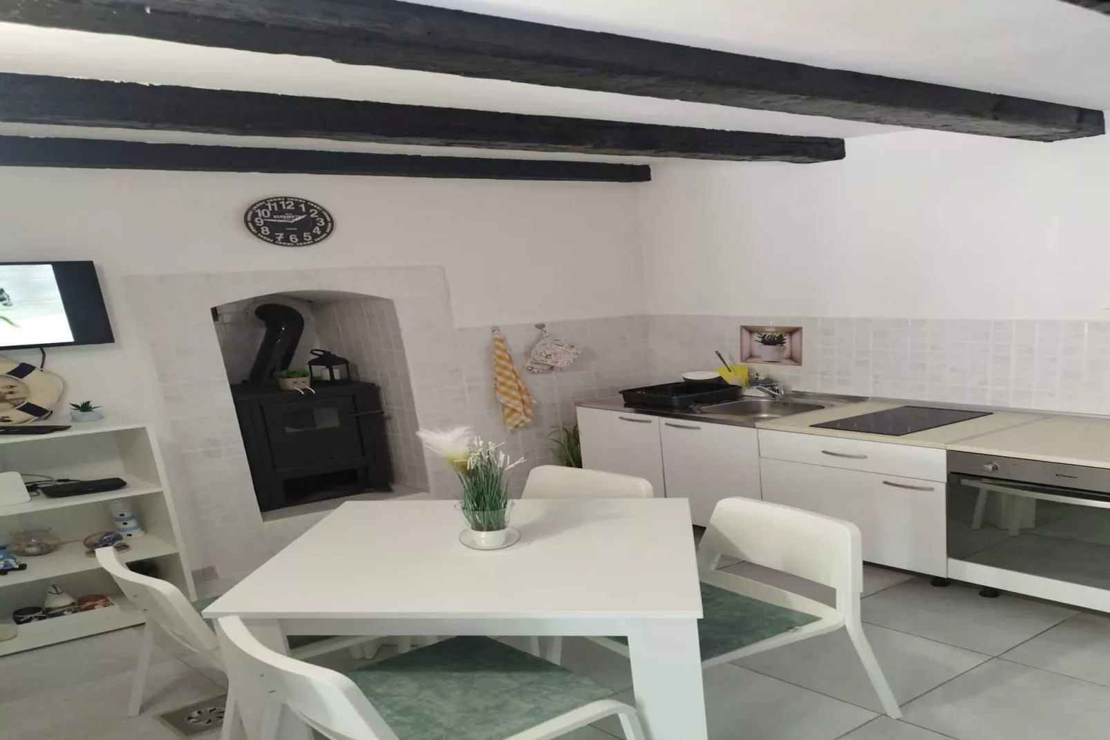 Two Bedroom Apartment Leo Povile - Kitchen