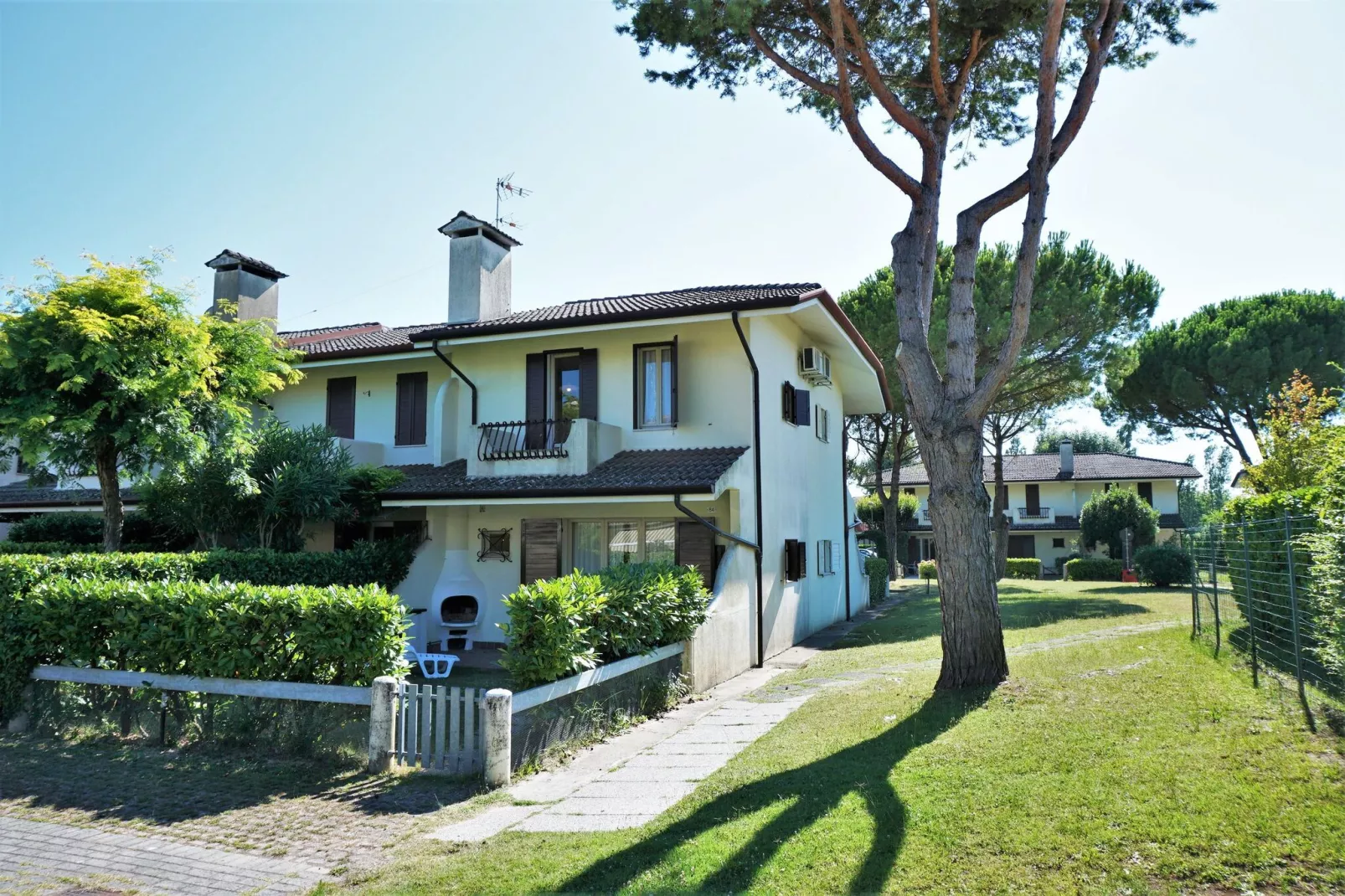 LN 74/84-Exterior summer