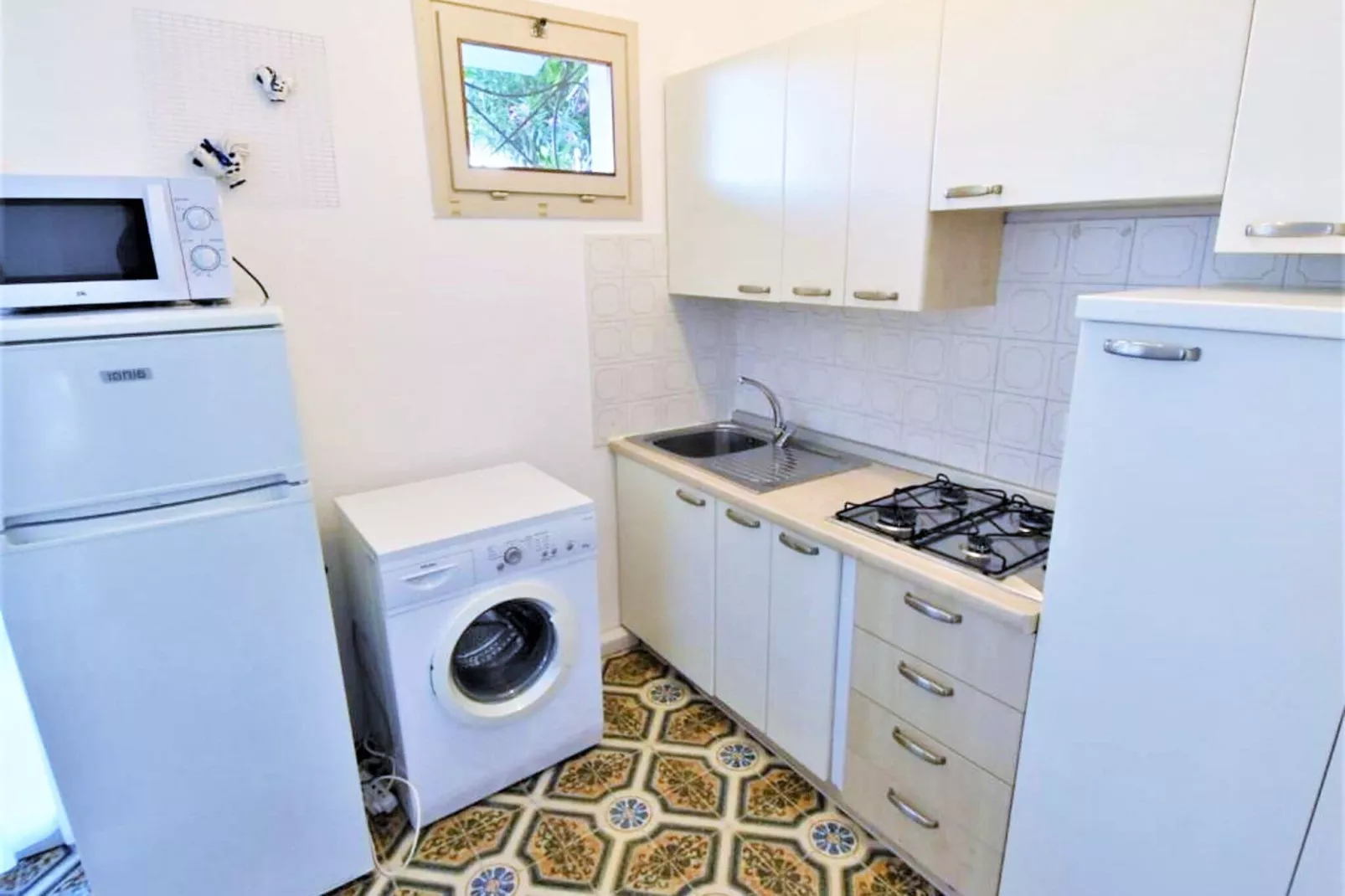 LN 74/84-Kitchen