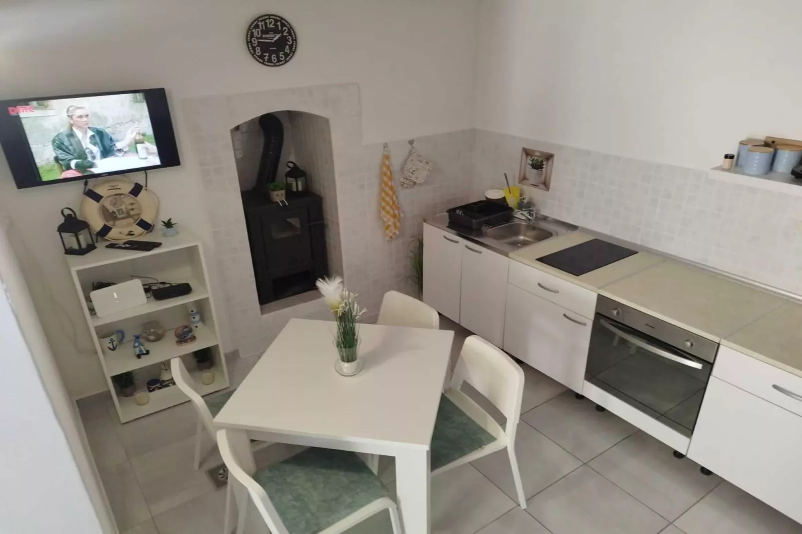 Two Bedroom Apartment Leo Povile - Kitchen