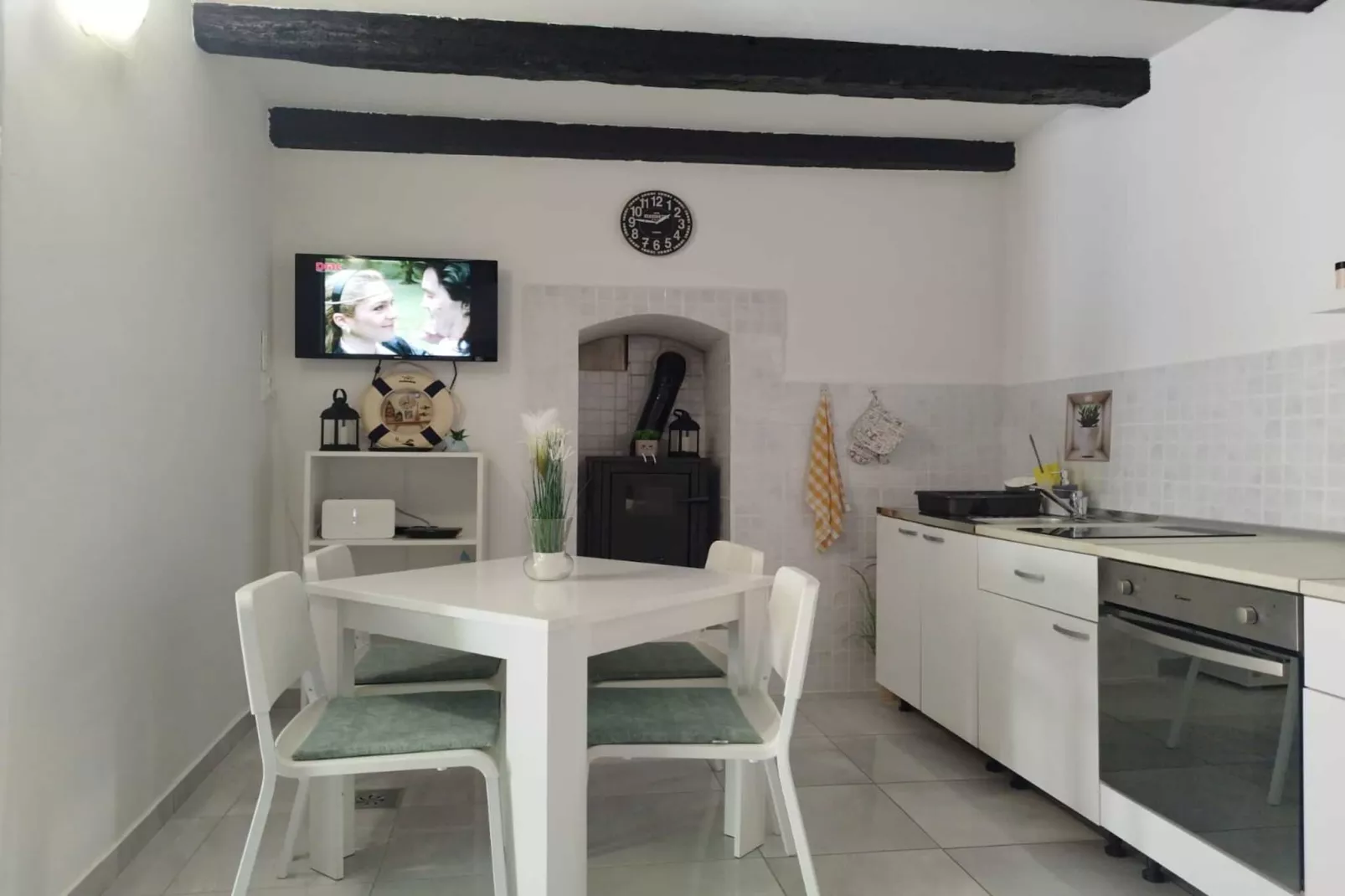 Two Bedroom Apartment Leo Povile - Kitchen