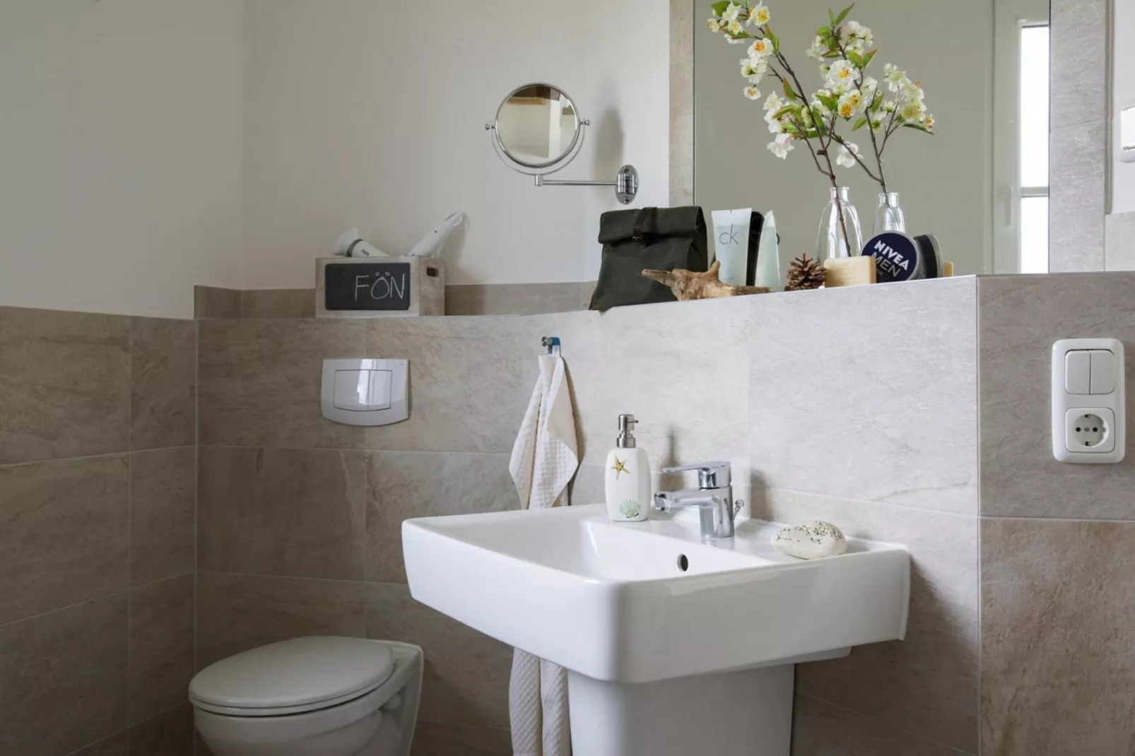 Schilfrohrsänger 54-Bathroom