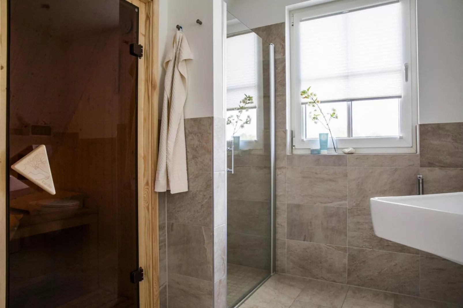 Schilfrohrsänger 54-Bathroom