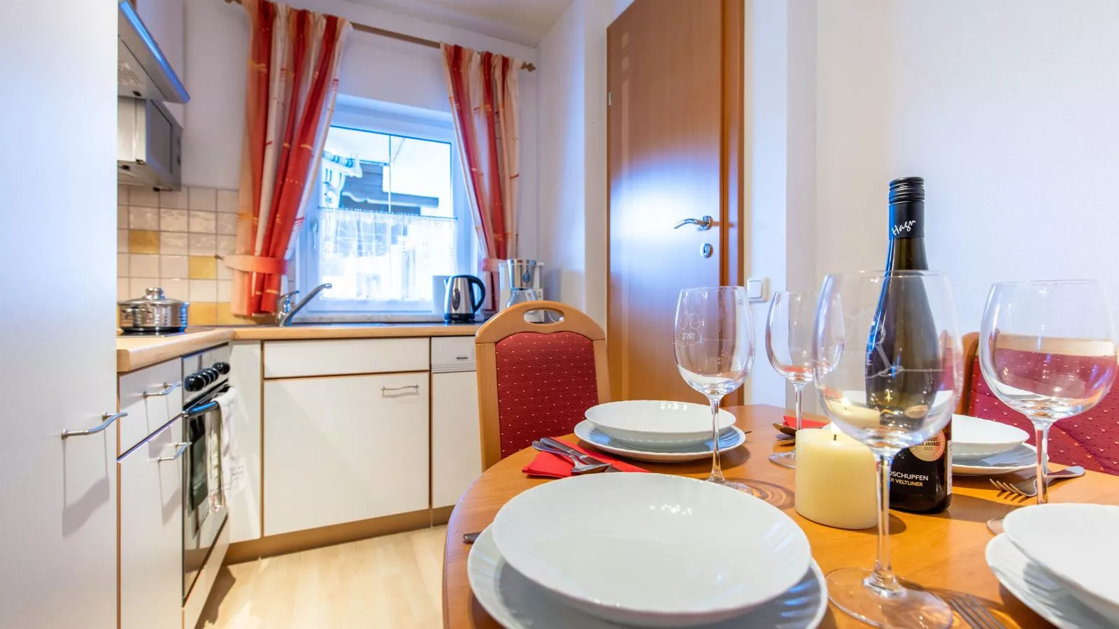 Ingrid I-Dining room