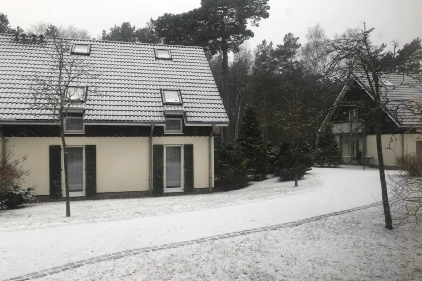 EG Links Haus 4 Nr 9-Außenbereich Sommer