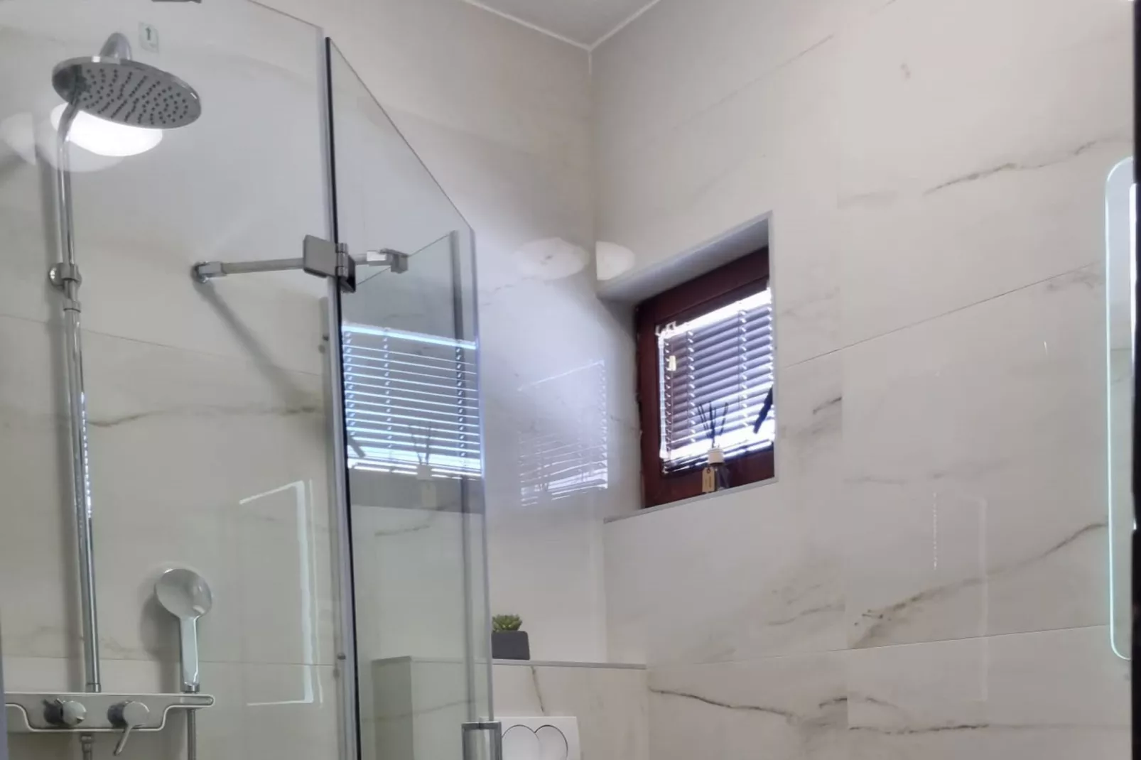 Appartemtent LUG 2 / 55qm AP9-Salle de bain