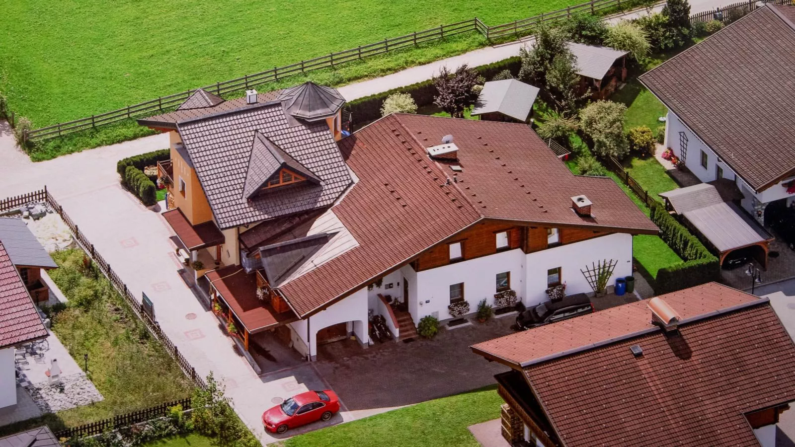 Ingrid III-Exterior in summer