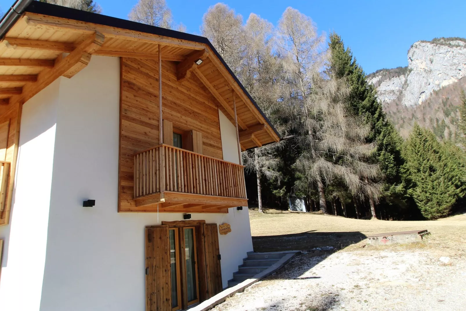 Baita la Ciamorza-Exterior in summer